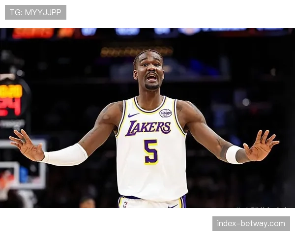 湖人艾顿护筐价值凸显,对手篮下命中率下降达12% 湖人艾顿护筐价值凸显,对手篮下命中率下降达12%